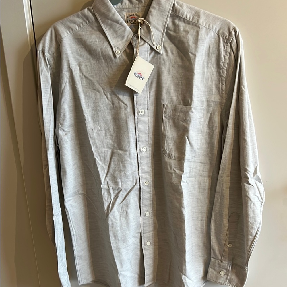 NEW W/ tags- Faherty Brand. Classic Men's Gray Button-Down Shirt. With pocket.